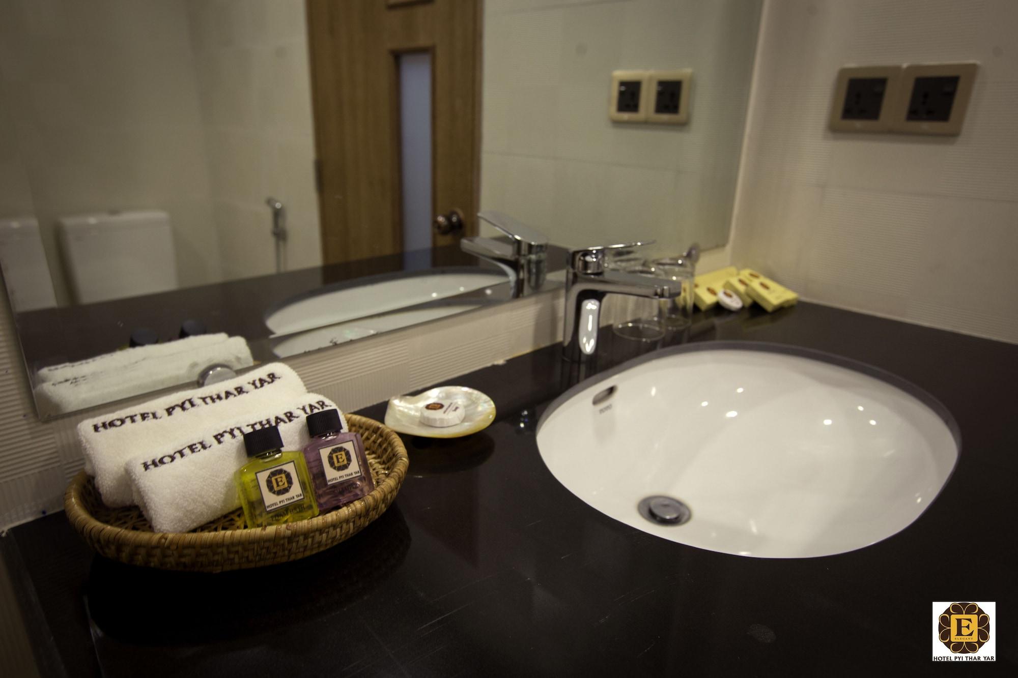 Elegant Hotel Pyi Thar Yar Yangon Eksteriør bilde