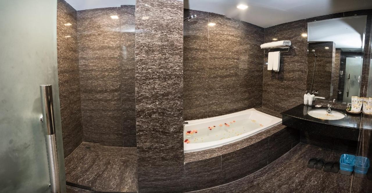 Elegant Hotel Pyi Thar Yar Yangon Eksteriør bilde